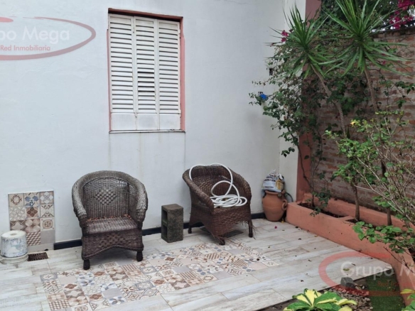 Casa de 3 amb excelente con patio y tza