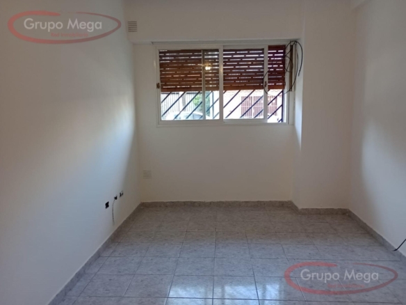 Depto en Planta baja con patio luminoso