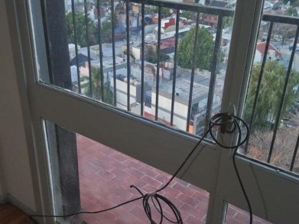 Depto 2 amb frente con balcon muy bueno
