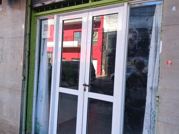 Local a la calle 47 m2  buen estado (3×15)